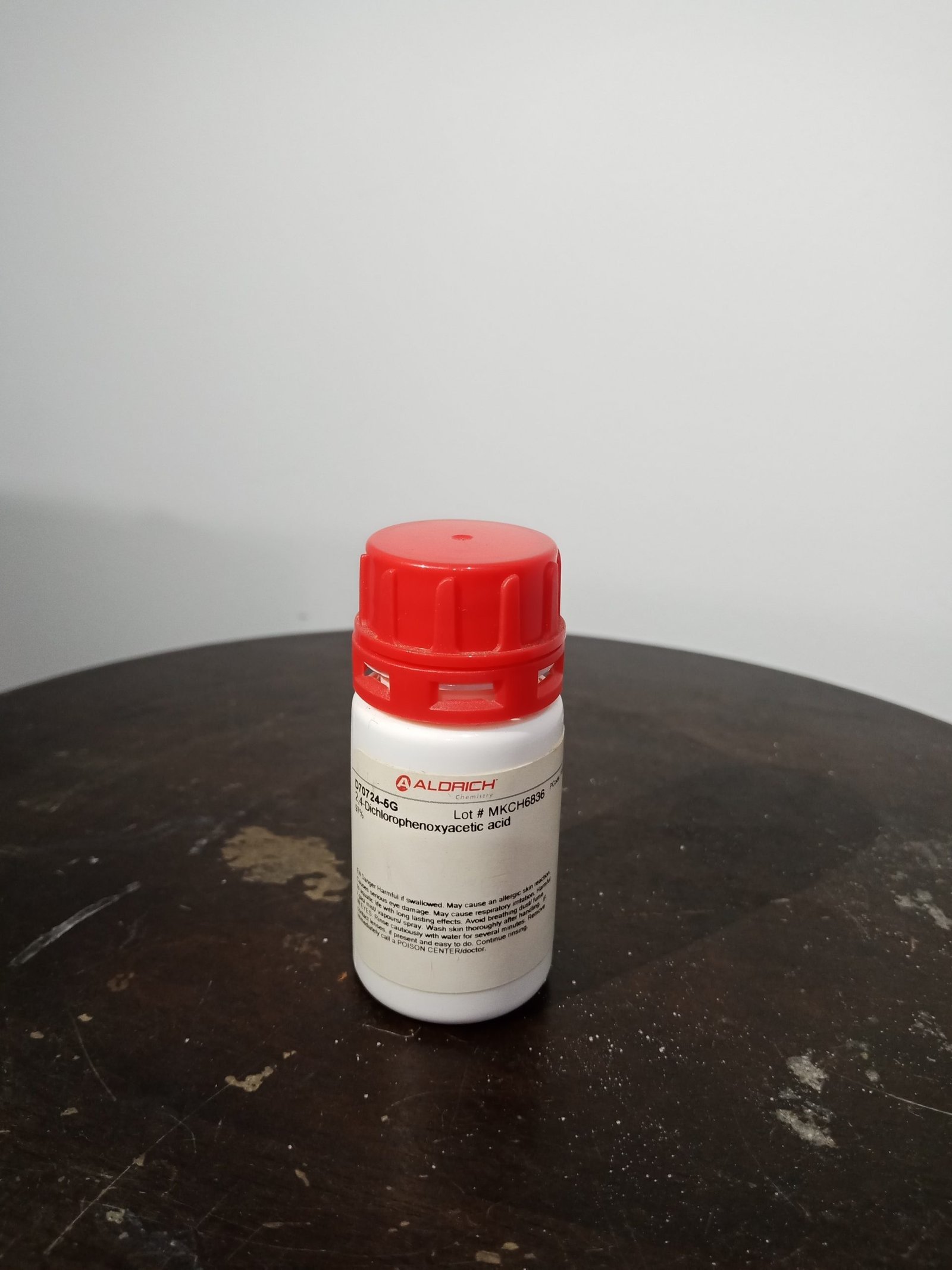 2,4-Dichlorophenoxyacetic acid