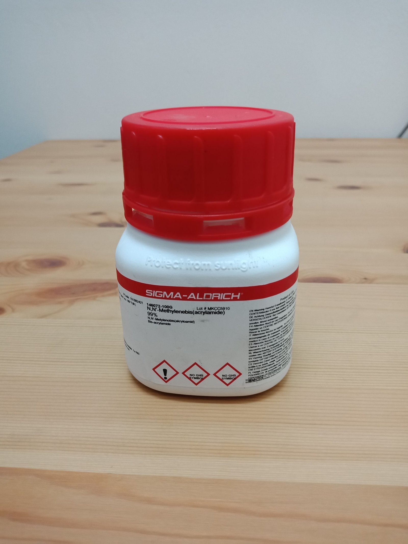 N,N′-Methylenebis(acrylamide)