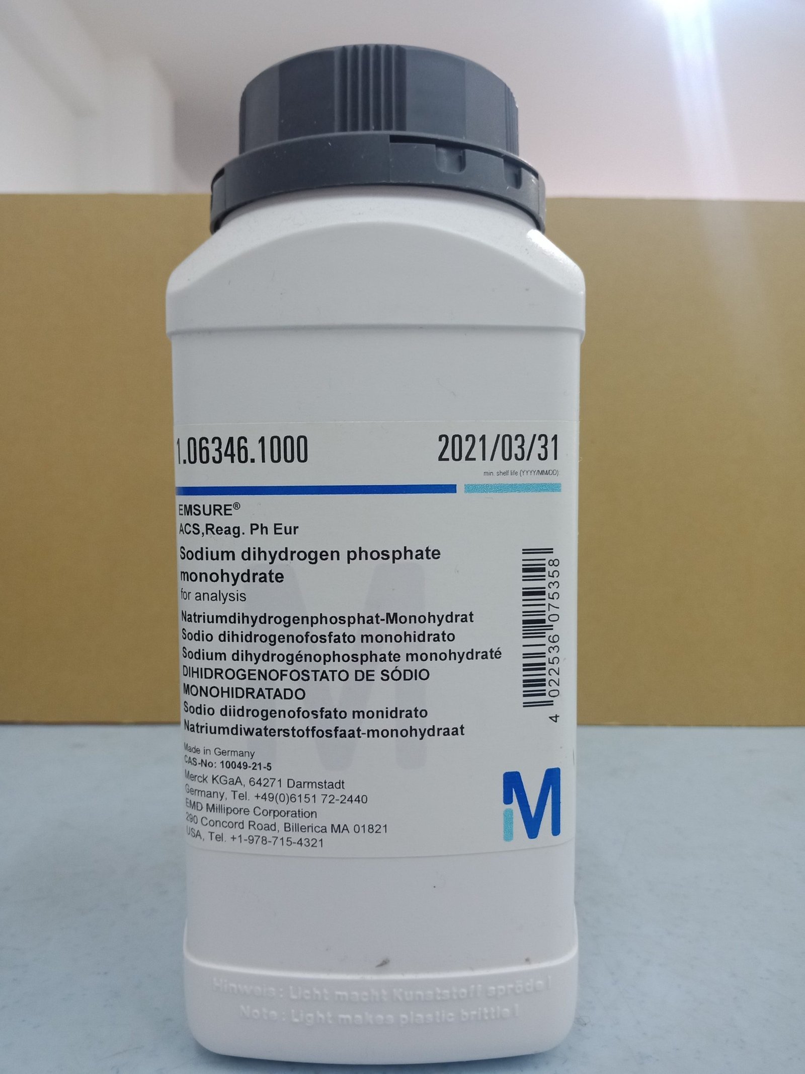 Sodium dihydrogen phosphate monohydrate
